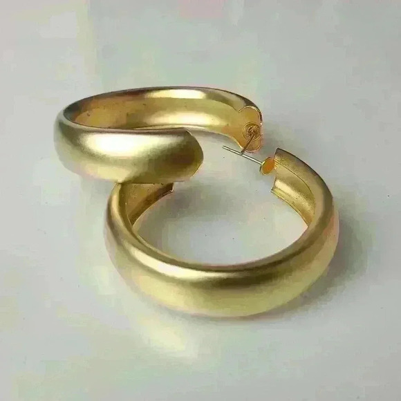 Gold tone earrings - Picture 10 of 14